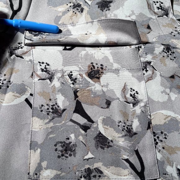 EUC Calvin Klein blouse black grey white abstract floral pattern Size L - Picture 6 of 11